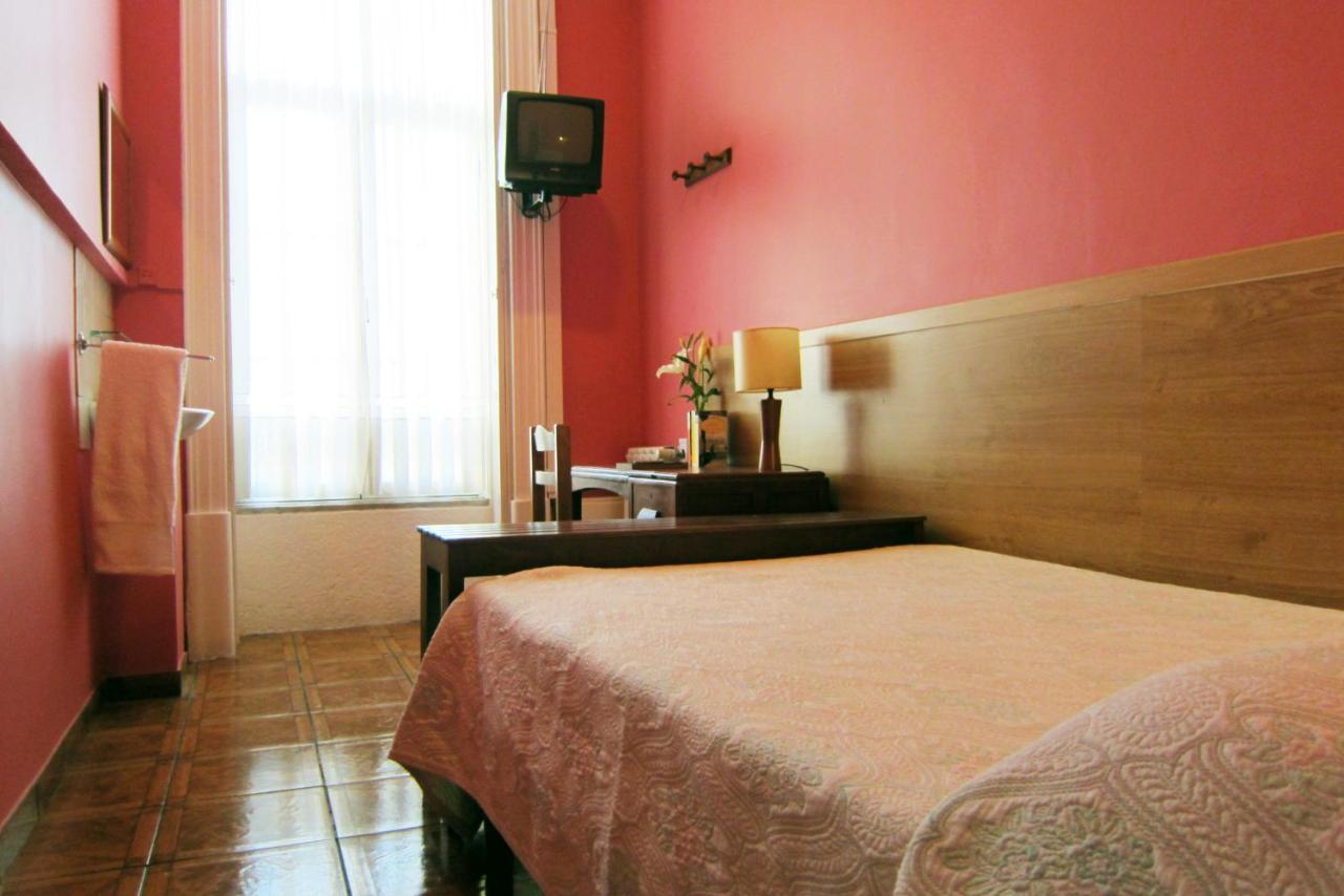 Duas Nacoes Guest House ポルト エクステリア 写真